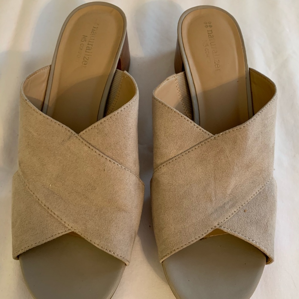 Naturalizer Beige Sandals 8.5M - Picture 2 of 6
